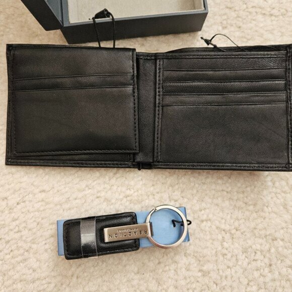 Kenneth Cole Black Leather Wallet & Key Fob/Chain Gift Set - Picture 2 of 3